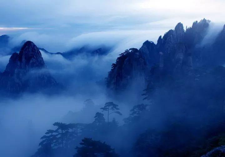 明后两天雨水“驻足”滇中及以东以南  高海拔地区有降雪~